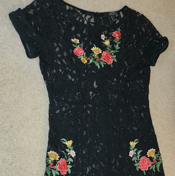 Forever 21 embroidered lace dress - Picture 4 of 6